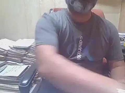 Snapshot of hairymaster95 chatting on November 9, 7:06 am hairymaster95 online show from November 9, 7:06 am