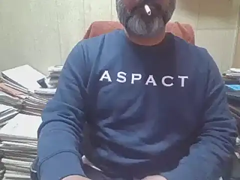 Snapshot of hairymaster95 chatting on November 16, 7:25 am hairymaster95 online show from November 16, 7:25 am