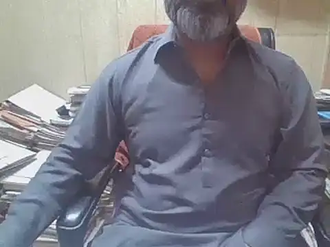 Snapshot of hairymaster95 chatting on November 18, 4:17 am hairymaster95 online show from November 18, 4:17 am