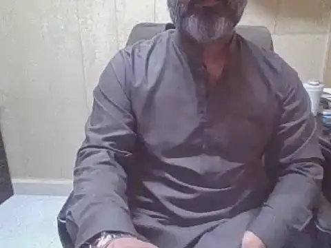 Snapshot of hairymaster95 chatting on November 22, 4:11 am hairymaster95 online show from November 22, 4:11 am