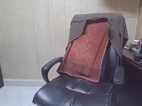 Snapshot of hairymaster95 chatting on November 23, 6:57 am hairymaster95 online show from November 23, 6:57 am