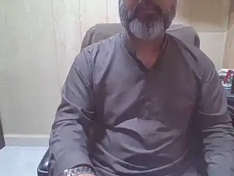 Snapshot of hairymaster95 chatting on November 25, 4:23 am hairymaster95 online show from November 25, 4:23 am