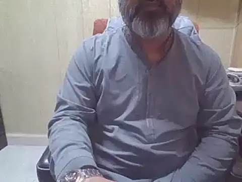 Snapshot of hairymaster95 chatting on November 26, 4:13 am hairymaster95 online show from November 26, 4:13 am