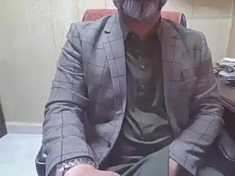 Snapshot of hairymaster95 chatting on November 28, 4:04 am hairymaster95 online show from November 28, 4:04 am