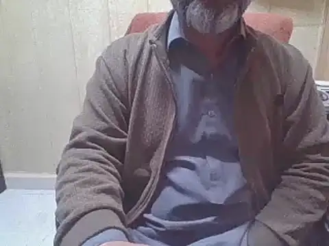 Snapshot of hairymaster95 chatting on December 5, 4:10 am hairymaster95 online show from December 5, 4:10 am