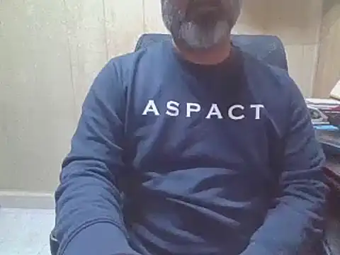 Snapshot of hairymaster95 chatting on December 14, 6:19 am hairymaster95 online show from December 14, 6:19 am