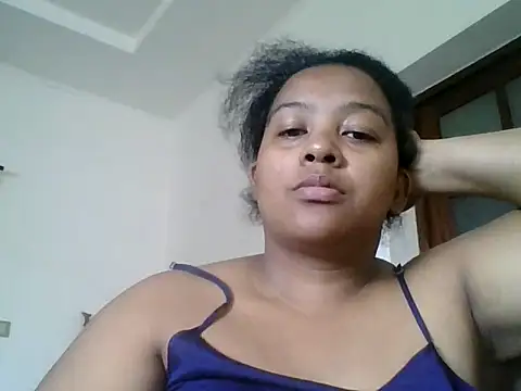 Snapshot of PRETTY-MI chatting on November 18, 8:52 am PRETTY-MI online show from November 18, 8:52 am