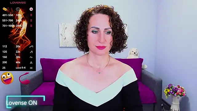 Nia Smithh online show from November 13, 1:10 pm