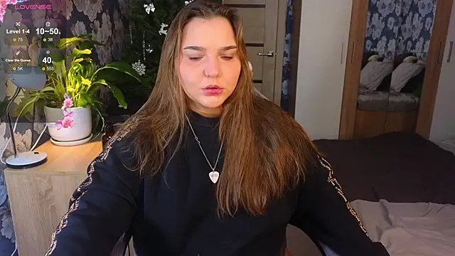  momiji  online show from January 18, 1:15 pm