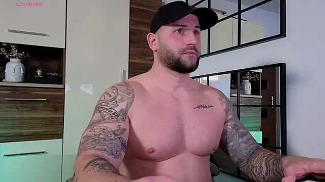 Snapshot of moonjoey chatting on January 15, 5:58 pm moonjoey online show from January 15, 5:58 pm