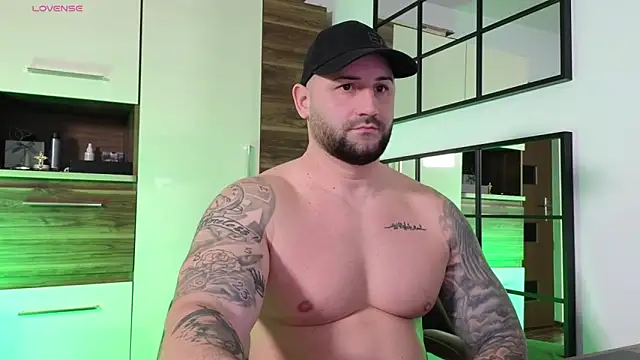 Snapshot of moonjoey chatting on January 18, 5:48 pm moonjoey online show from January 18, 5:48 pm