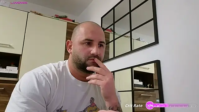 Snapshot of moonjoey chatting on November 13, 1:10 pm moonjoey online show from November 13, 1:10 pm