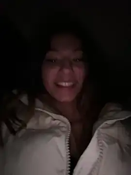 Snapshot of _MiaQueen_ chatting on December 14, 1:28 am MiaQueen online show from December 14, 1:28 am