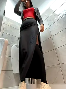 Snapshot of _MiaQueen_ chatting on October 12, 4:06 pm MiaQueen online show from October 12, 4:06 pm