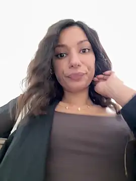 Snapshot of _MiaQueen_ chatting on June 2, 8:44 pm MiaQueen online show from June 2, 8:44 pm