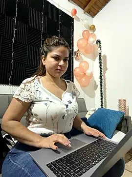 Snapshot of nurse_becky chatting on December 1, 11:10 pm nurse becky online show from December 1, 11:10 pm