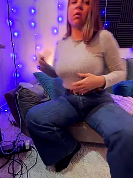 Snapshot of nurse_becky chatting on December 15, 11:09 pm nurse becky online show from December 15, 11:09 pm