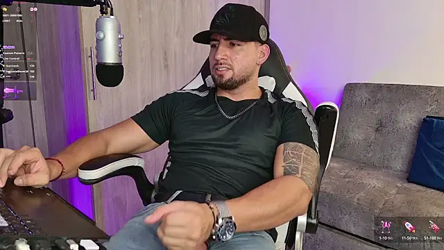 Snapshot of mr_david_cox chatting on February 22, 3:56 am mr david cox online show from February 22, 3:56 am