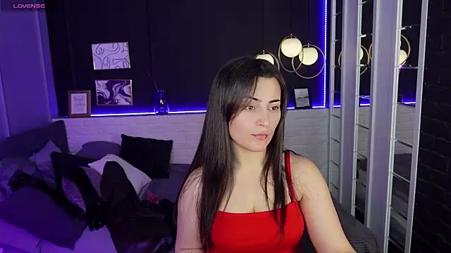 KylieMellow online show from February 1, 6:00 am