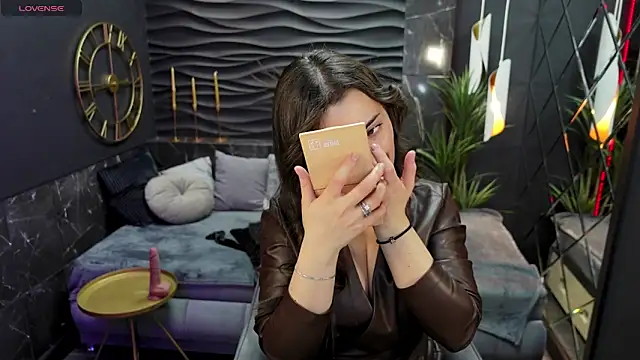 KylieMellow online show from February 15, 9:38 am