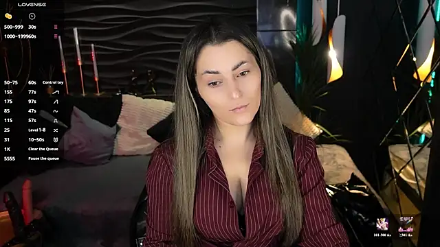 Snapshot of KylieMellow chatting on June 10, 1:43 pm KylieMellow online show from June 10, 1:43 pm