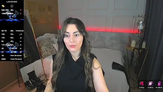 Snapshot of KylieMellow chatting on June 15, 5:31 am KylieMellow online show from June 15, 5:31 am