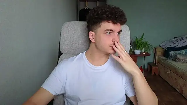 Remy Miles online show from December 2, 9:58 am