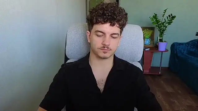 Remy Miles online show from June 5, 5:36 am