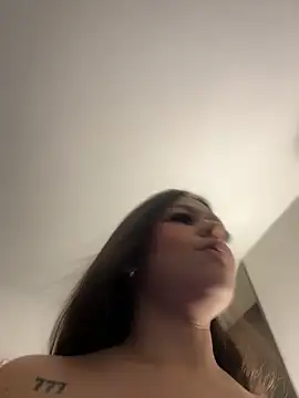 Snapshot of Alyshanon18 chatting on March 13, 12:59 am Alyshanon18 online show from March 13, 12:59 am