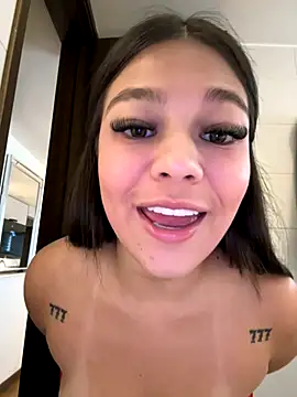 Snapshot of Alyshanon18 chatting on November 22, 7:57 pm Alyshanon18 online show from November 22, 7:57 pm