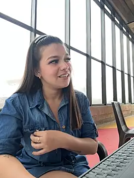 Snapshot of Alyshanon18 chatting on December 4, 6:16 pm Alyshanon18 online show from December 4, 6:16 pm