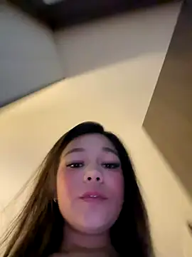 Alyshanon18 online show from January 8, 4:15 am