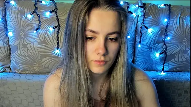 MaggieCake online show from March 18, 2:47 am