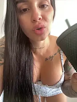 LaraHenao online show from March 22, 3:20 pm