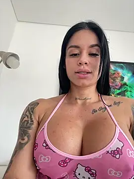 Snapshot of LaraHenao chatting on June 17, 2:29 pm LaraHenao online show from June 17, 2:29 pm