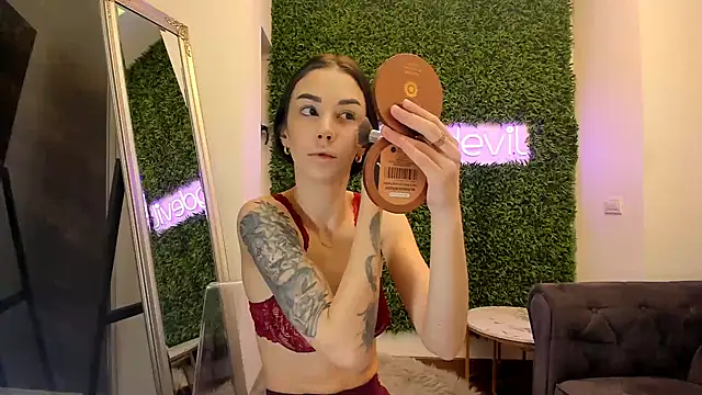 Snapshot of realhotfallingdevil chatting on January 25, 6:12 am realhotfallingdevil online show from January 25, 6:12 am