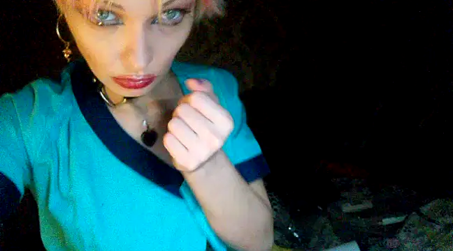 WildMissNiks online show from December 3, 11:55 am