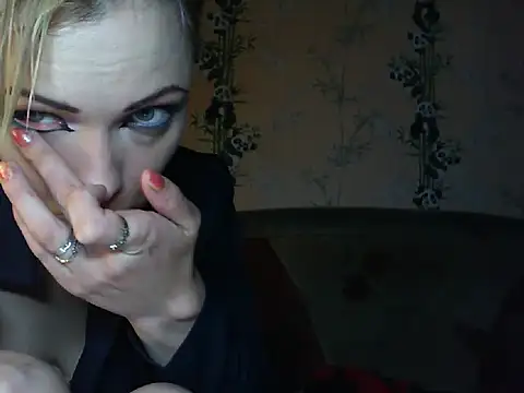 Snapshot of WildMissNiks chatting on June 11, 6:11 am WildMissNiks online show from June 11, 6:11 am