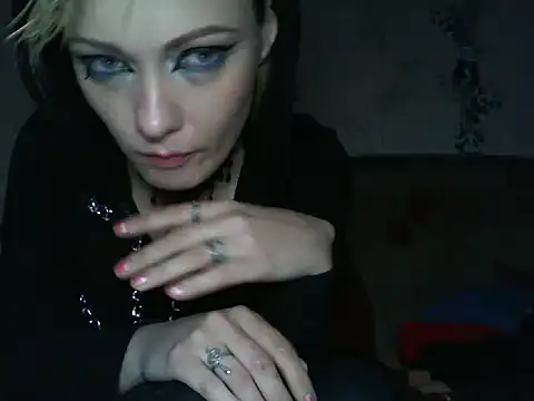Snapshot of WildMissNiks chatting on June 16, 6:49 am WildMissNiks online show from June 16, 6:49 am
