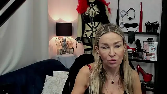 Snapshot of crystaLUX chatting on December 30, 6:42 am crystaLUX online show from December 30, 6:42 am