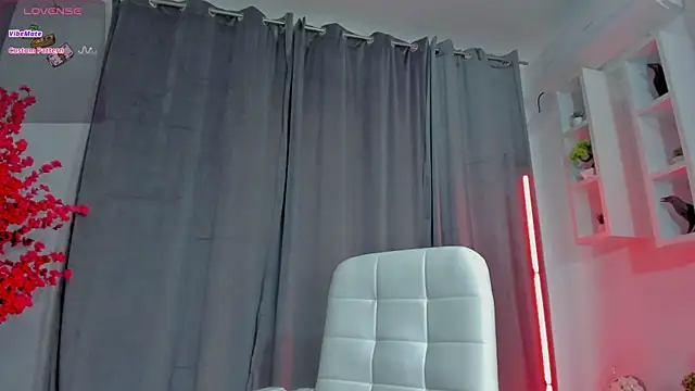 Snapshot of Raven_Luna chatting on December 6, 10:27 am Raven Luna online show from December 6, 10:27 am