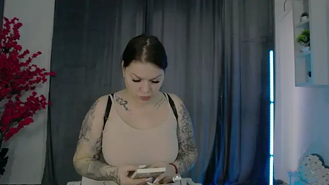 Snapshot of Raven_Luna chatting on December 12, 7:19 am Raven Luna online show from December 12, 7:19 am