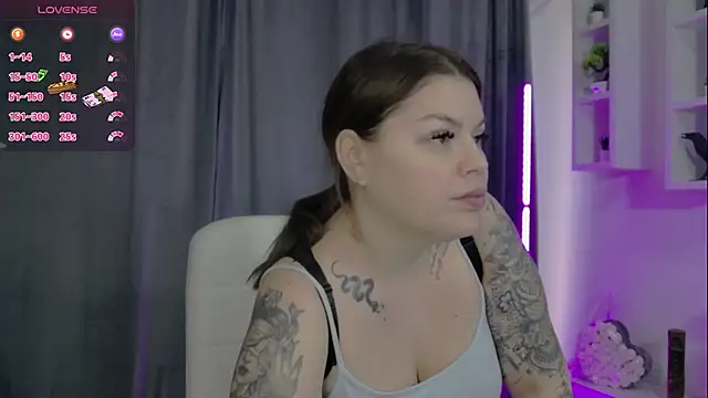 Snapshot of Raven_Luna chatting on December 19, 7:18 am Raven Luna online show from December 19, 7:18 am