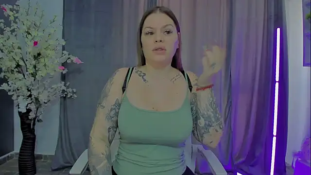 Snapshot of Raven_Luna chatting on January 6, 10:24 am Raven Luna online show from January 6, 10:24 am