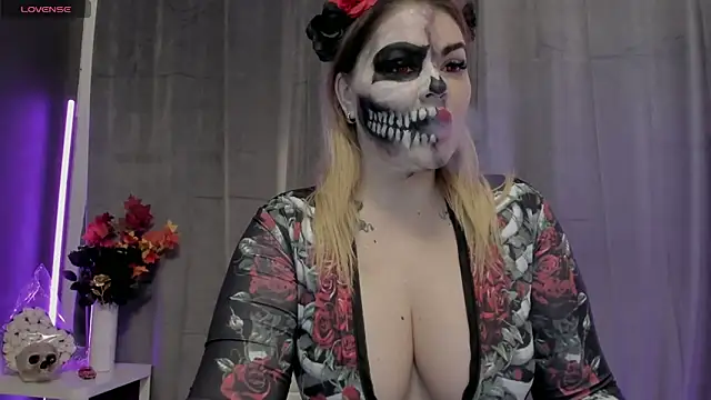 Snapshot of Raven_Luna chatting on October 31, 6:25 am Raven Luna online show from October 31, 6:25 am