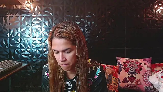 Snapshot of PINK__LOLA1 chatting on June 22, 11:35 pm PINK LOLA1 online show from June 22, 11:35 pm