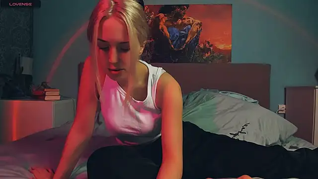 Linda Roxy online show from December 5, 7:17 pm