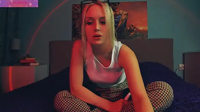 Linda Roxy online show from March 2, 5:25 pm