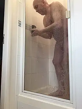 Snapshot of Free2cum4u chatting on February 15, 11:06 am Free2cum4u online show from February 15, 11:06 am