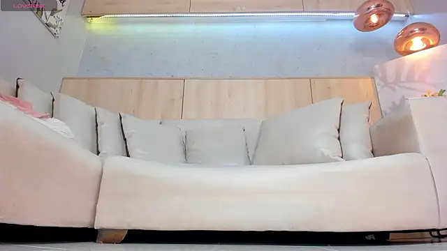 maryevans  online show from March 6, 12:09 pm